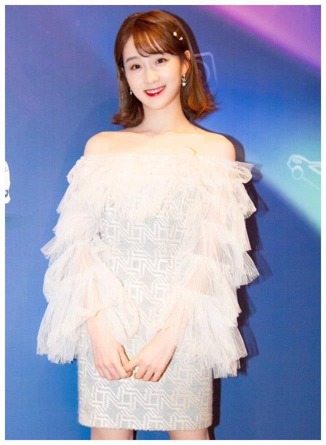 李子璇啥时候这么会穿了?"上装文艺,下装蹦迪",酷skr人!