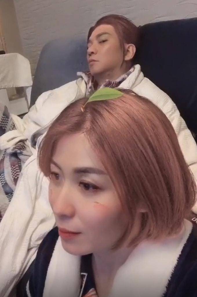 移居内地近况,与三婚妻子大秀恩爱,差20岁有夫妻相_子扬_winnie_感情