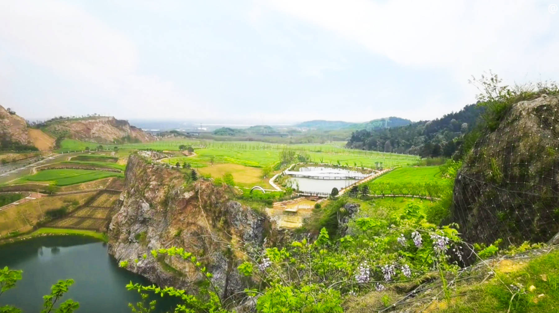 与多数规划和建设在远城区的景区一样,灵山生态风景旅游区着重突出了"