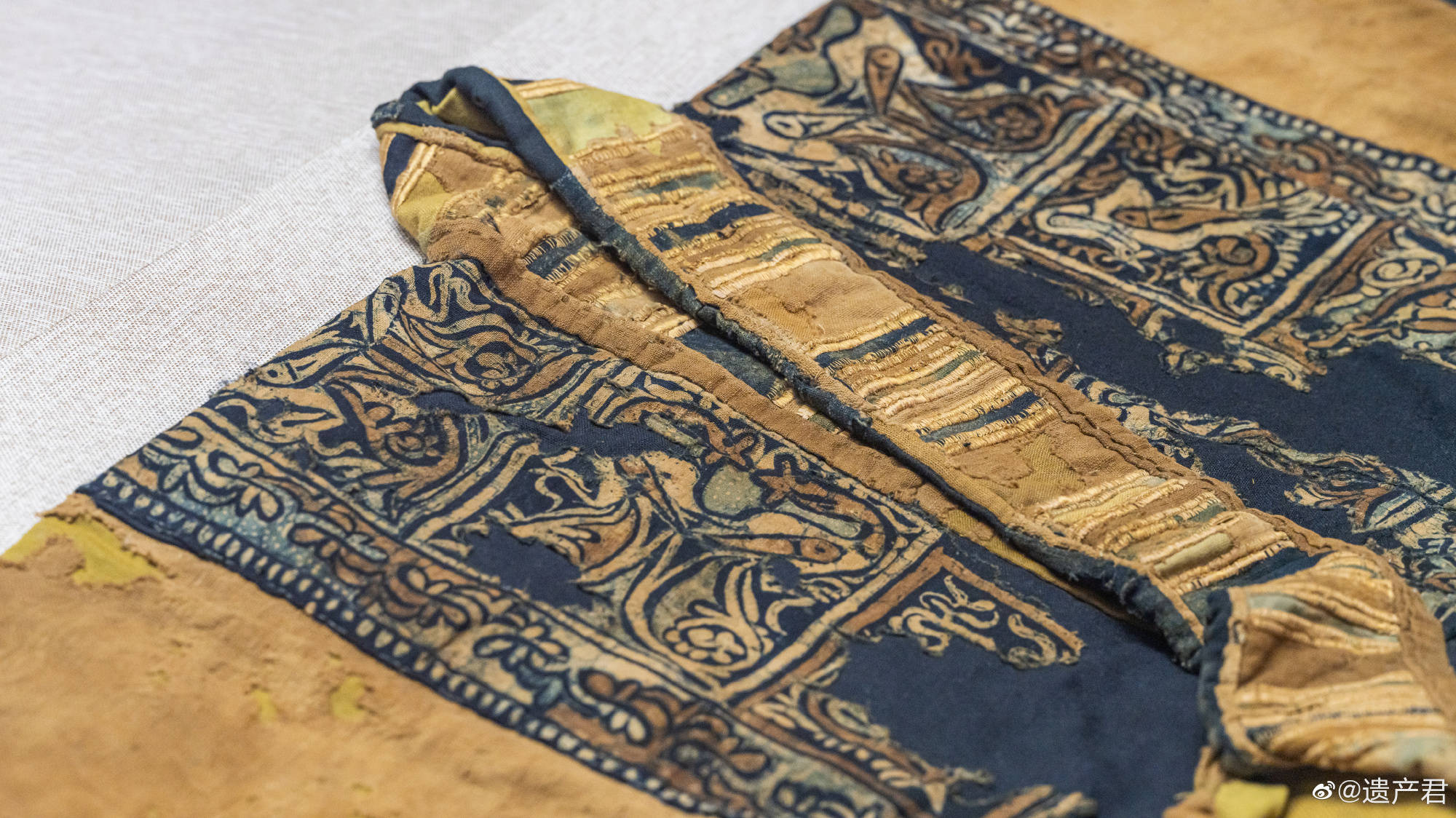 千年前的宋代鹭鸟纹彩色蜡染女套装蜡染界的老祖宗