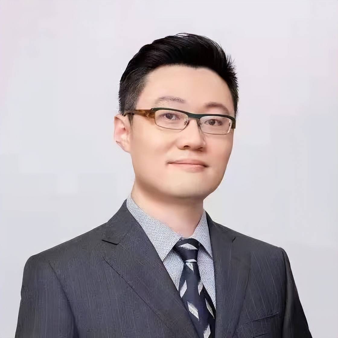 富国稳健策略6个月持有期基金经理 曹文俊身为均衡派基金经理,曹文俊