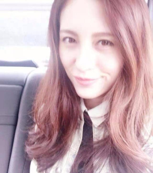 原创巴特尔大女儿迪菲有多美身材颜值堪比迪丽热巴32岁担任副总裁