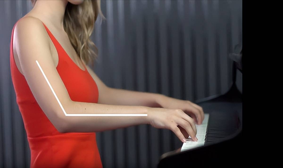 弹钢琴如何保持正确的手姿和坐姿?