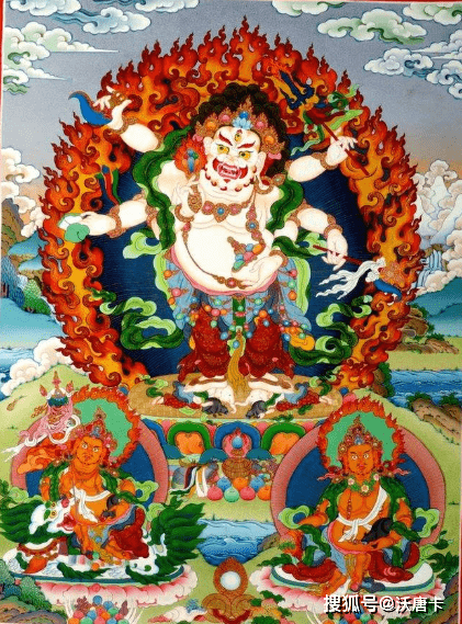 本尊及眷属护法众除护持佛法外,依缘起多示现为两臂,四臂,六臂黑,白