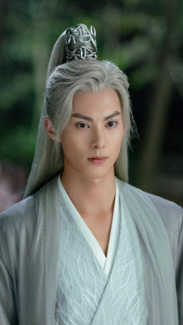 原创4位颜值忽高忽低的男星明明现代装这么帅一到古装就不行了