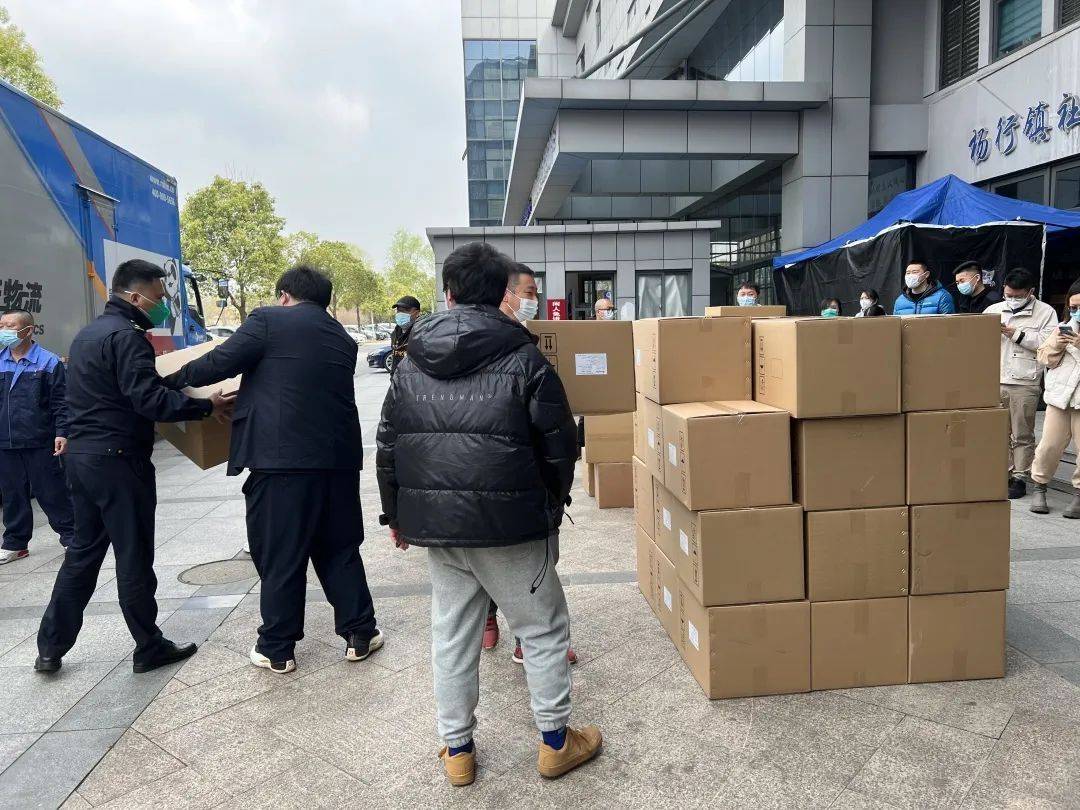 8个人扛下25万的重托