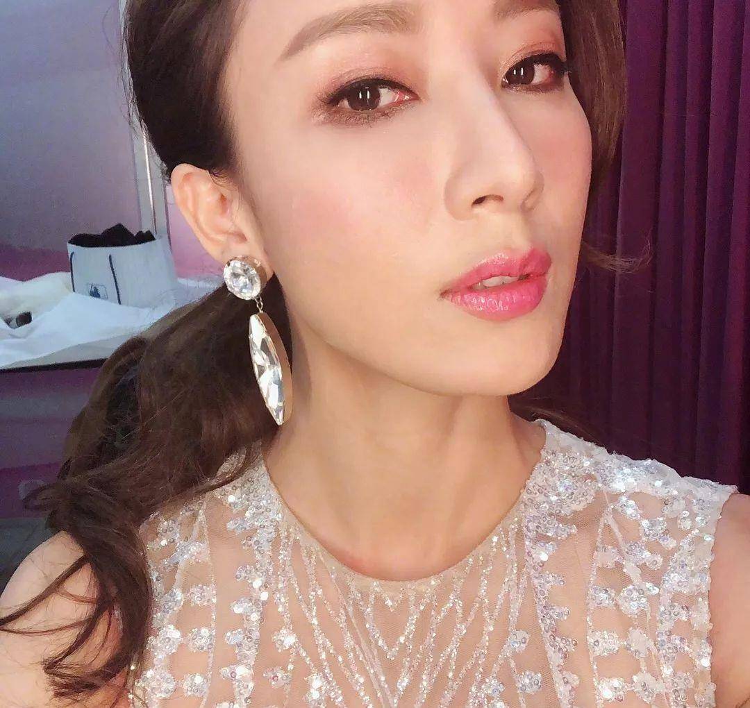 原创tvb女星杨怡晒女儿小珍珠近照她老公罗仲谦是女儿奴无疑了