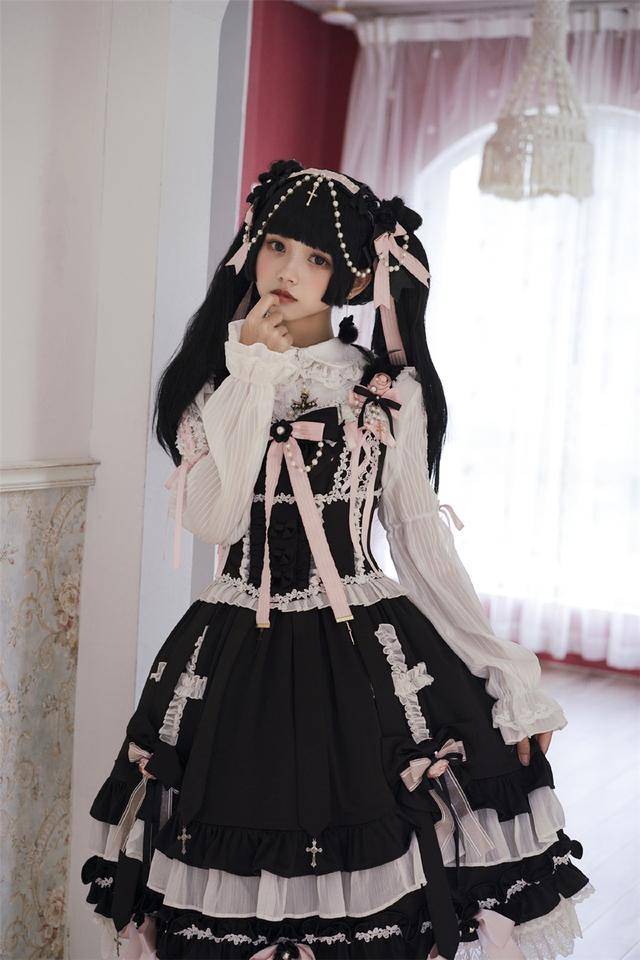 除了这些款式之外,还有很多非常吸睛的黑粉色洛丽塔,或优雅,或可爱,或