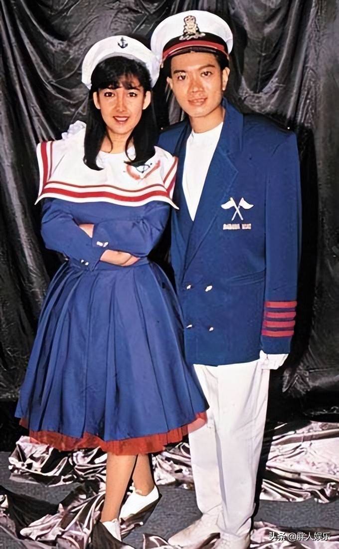 在电台担任dj的岁月里,和歌手陈德彰因为工作表关系摩擦出了感情,两人