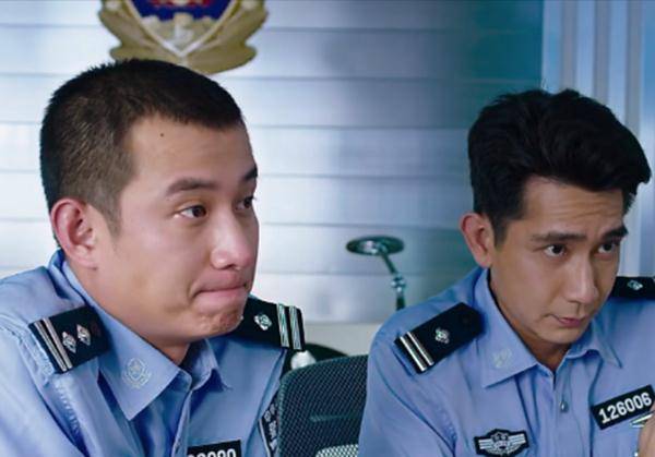 第四位就是文章了,文章在电影美人鱼中客串了一个小警察,虽然总共戏份