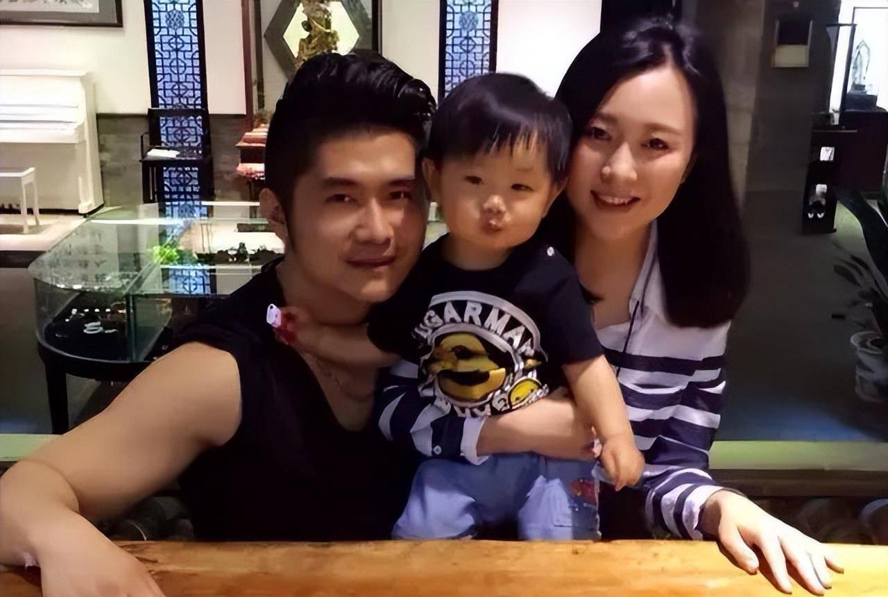 原创潘长江女儿大变异嫁入豪门被宠8年儿子长得像外公