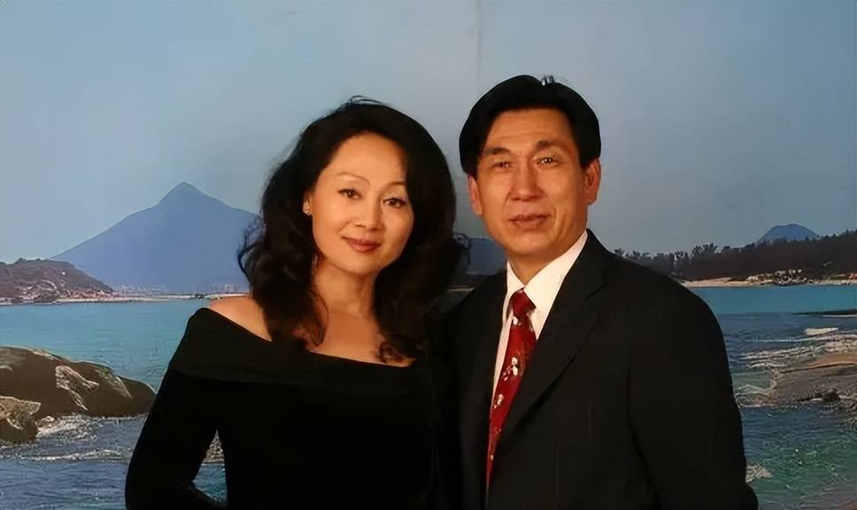 原创著名演员王姬事业和情感坎坷有泪如今仍将29岁智障儿子当宝
