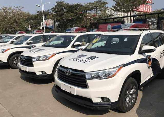 国产品牌终将走在前沿偶遇传祺gs8霸气警车装让人敬畏