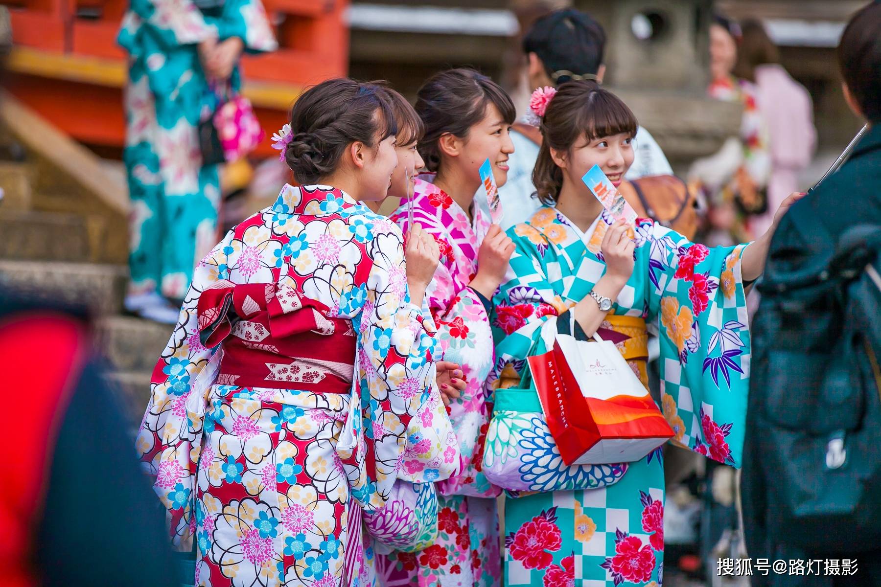 原创日本的怪异风俗与中国的习惯有哪些不同挂白灯笼有点恐怖