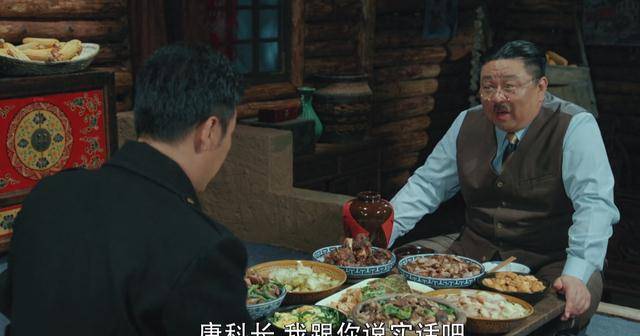 前面说过了,《胜算》不同于《潜伏》,不会再演一个特工,如何送情报救