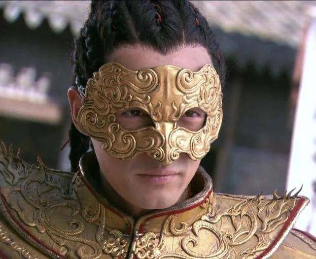 蕾丝黑绳奇葩又雷人,树皮纹面具细看太吓人_顺德_宇文拓_观众们