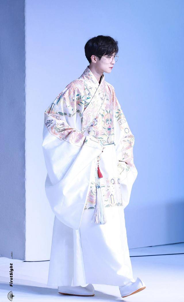 原创妖扬不愧是古风圈一体机穿上汉服后温润如玉太迷人