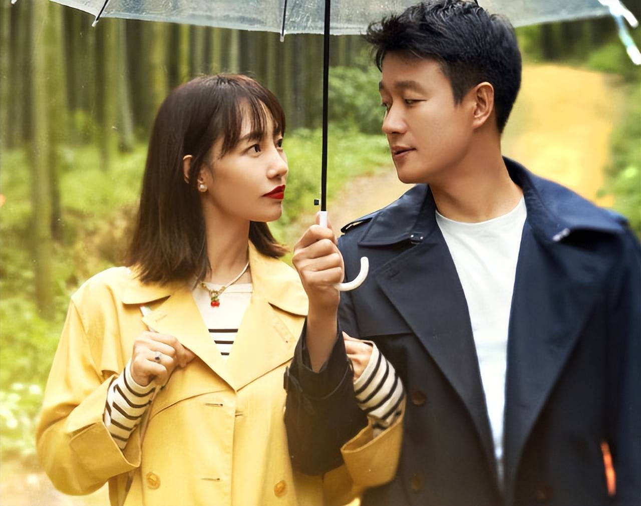 白百何带男友与佟大为聚餐两人挽手拥抱不撒手感情甜蜜如热恋