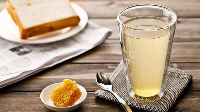长期喝白开水和长期喝茶的人相比，谁的身体更健康？一文说清答案