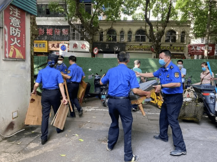 北大博士考上街道办城管，被网友吐槽大材小用，其实人家精明着呢