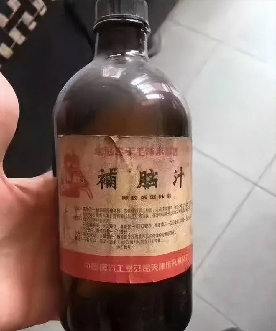 这名老外质问黄楚九说:"我父亲艾罗博士临终前将艾罗补脑汁的配方交给