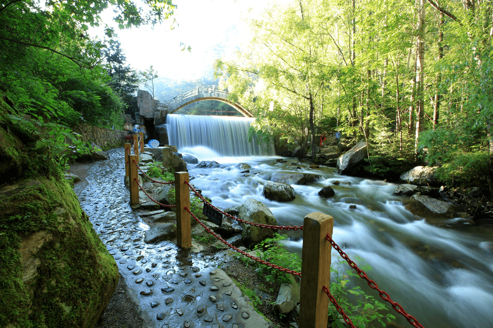 登山宝藏图青山不墨千秋画静待你成画中人