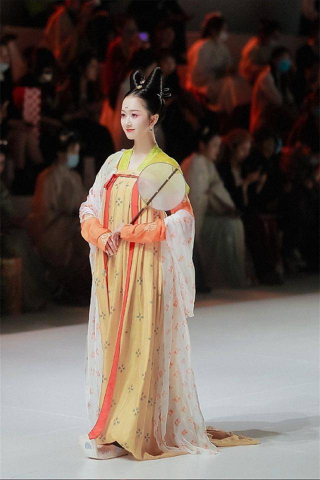"华裳九州"汉服大赏,优雅惊艳,这才是汉服最美的样子!_姐姐_褙子_衣服