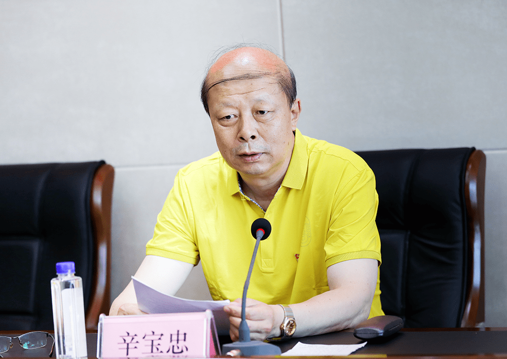 原创59岁哈师大博导辛宝忠涉嫌推妻子坠亡被捕因风评好成为网红校长