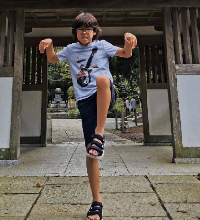 第一丑模吕燕儿子近照完美避开妈妈丑基因逆袭成混血王子