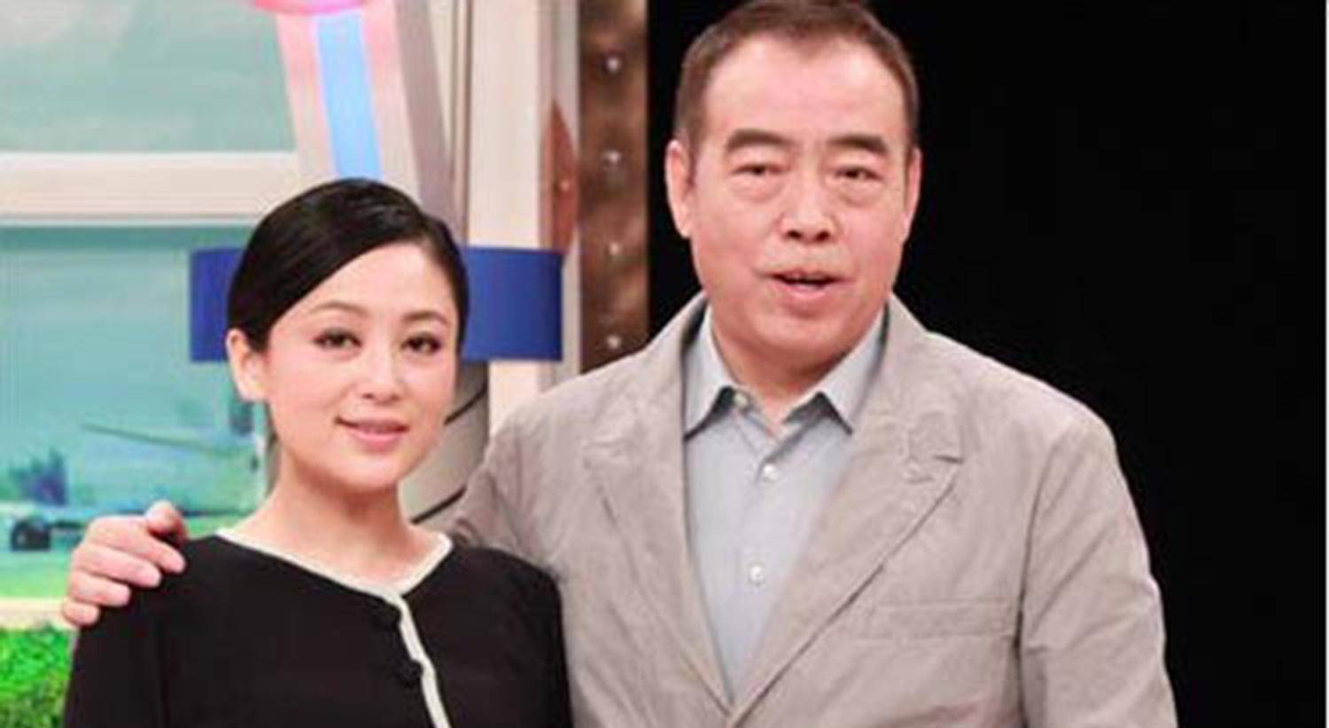 原创59岁倪萍一家近照老公不仅帅气比她还有名气儿子越来越像他
