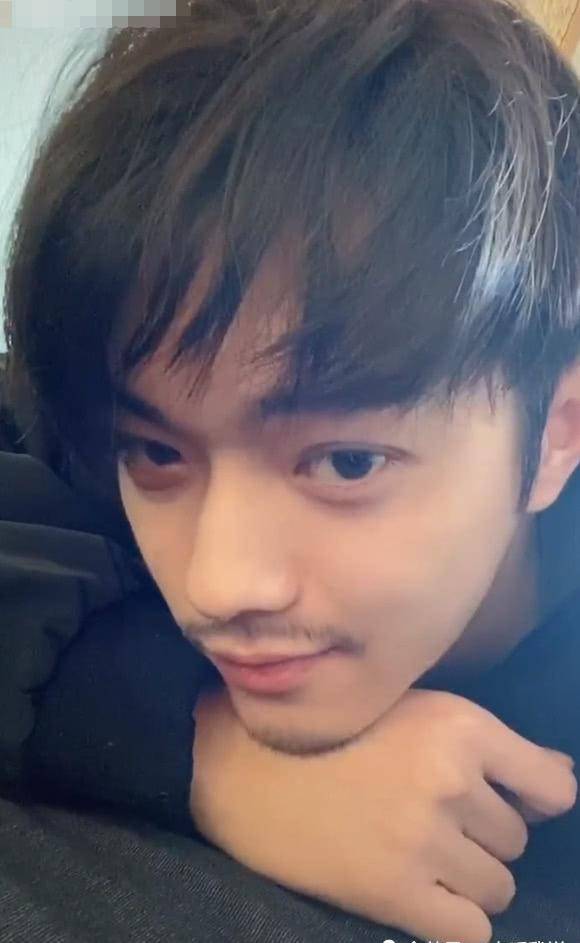 原创有种接地气叫许凯看到他的满脸胡渣终于相信他25岁了