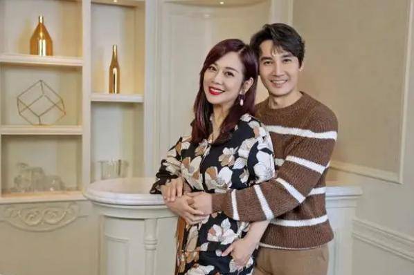 51岁陈松伶身材发福,与婆婆似姐妹,网友:没有孩子是母亲的遗憾_张铎