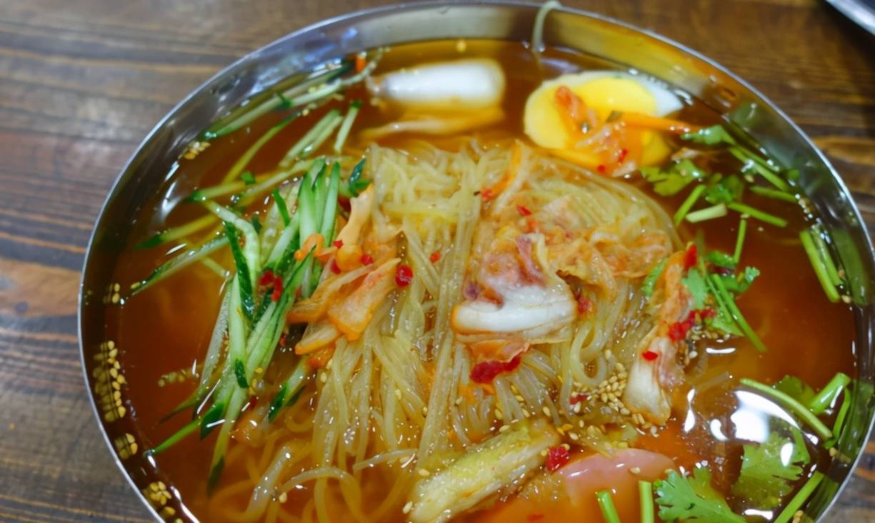 火爆东北的冷面为何在南方流行不起来南方人来错地方了