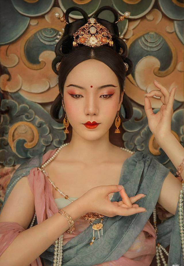 中2个以上就可以放心穿汉服了_鼻子_脸型_眼睛