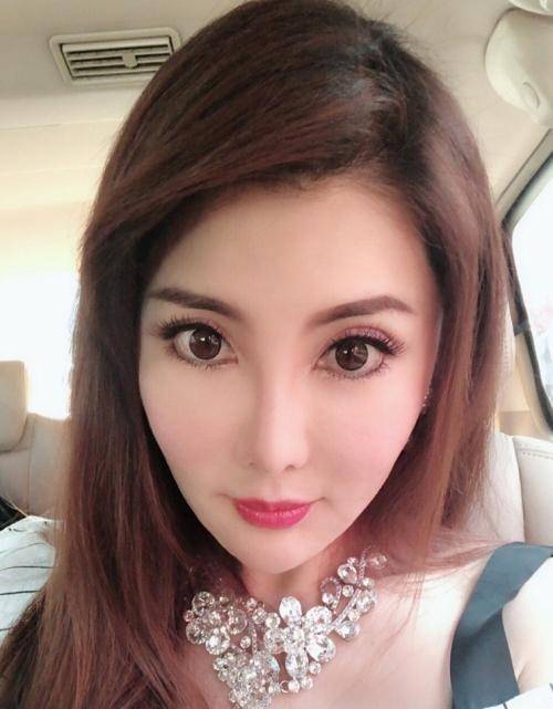 53岁杨丽菁罕见露面穿健身装对镜头跳舞身段窈窕不像年过半百