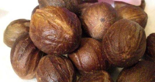 火锅吃出"罂粟壳",遭顾客投诉,无奈说出实情后,顾客低头道歉