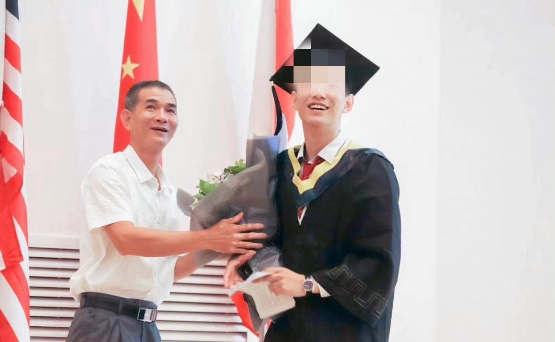 广东父亲,离婚后独自养娃19年,儿子考上美国名校,却自杀了_张一德