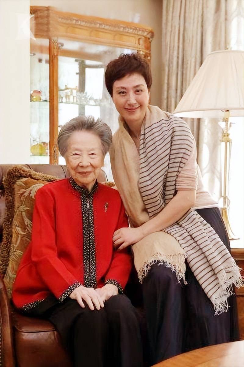 史依弘与李成儒离婚15年,两人的人生处境截然不同_上海京剧院_演出