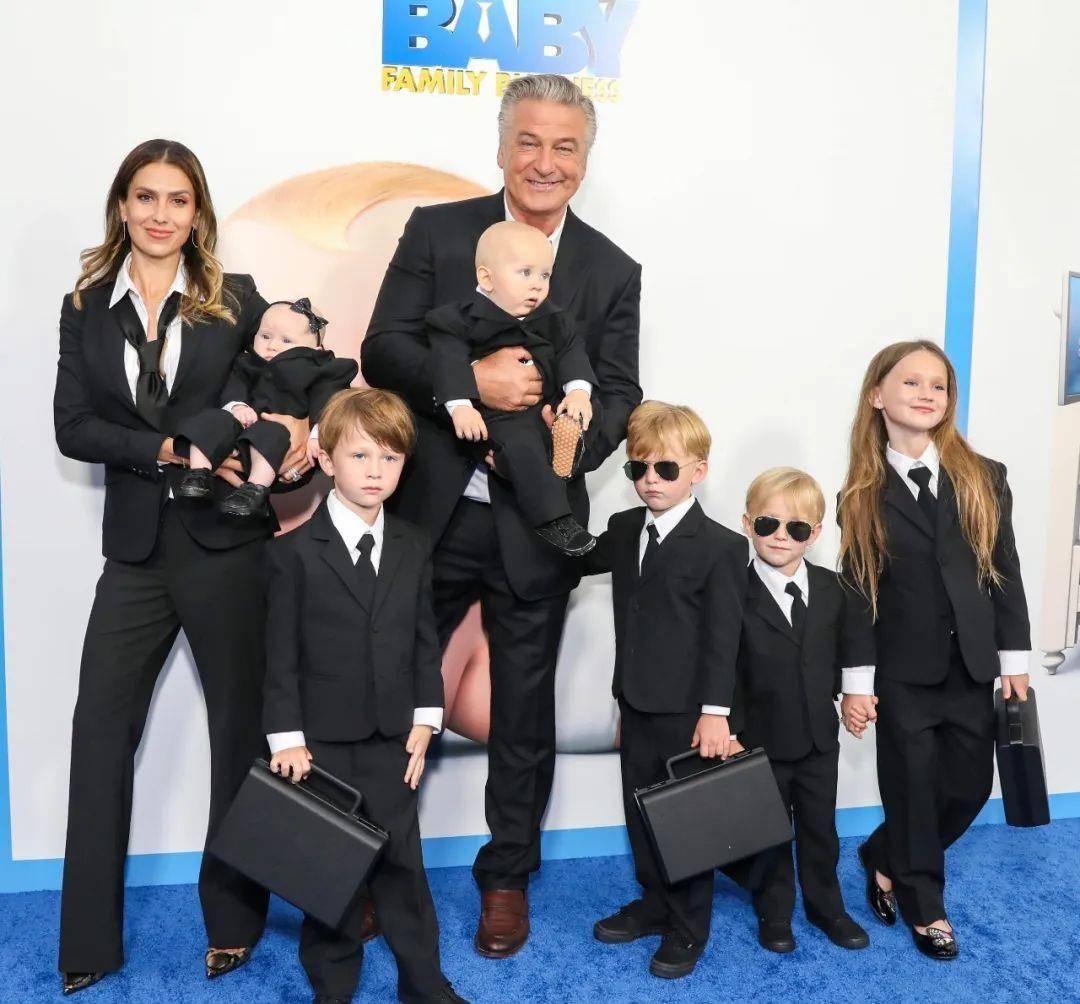 hilaria baldwin 表示自己打算生十个孩子,第七个孩子准备出生_alec