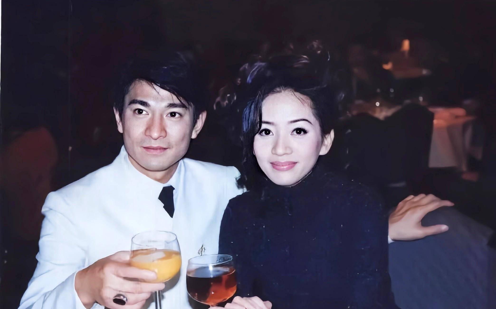 华哥”和“梅姐”空降直播间，网友都炸了！_搜狐网