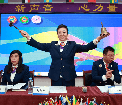 狮爱路上的女豪杰记中国狮子联会大连代表处首位女性主任刘红军