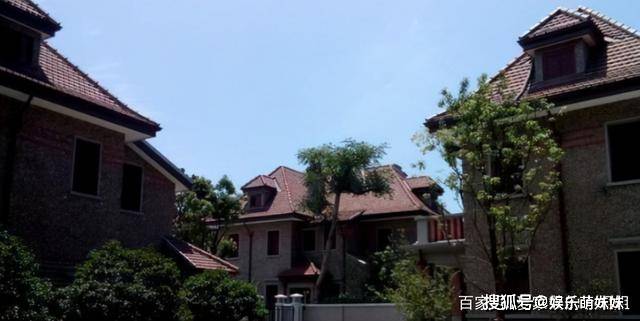 晒晒张雨绮住的豪宅住在高档小区思南公馆大门设计相当霸气