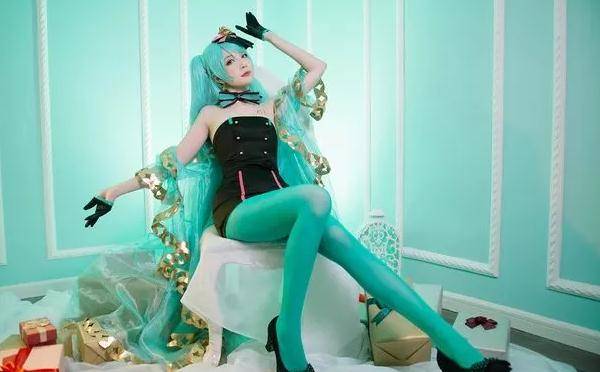 15歲初中生cos初音未來走紅,卻帶火了