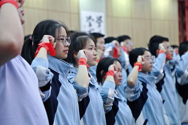 重庆市杨家坪中学b区初三年级中考誓师大会高燃启幕