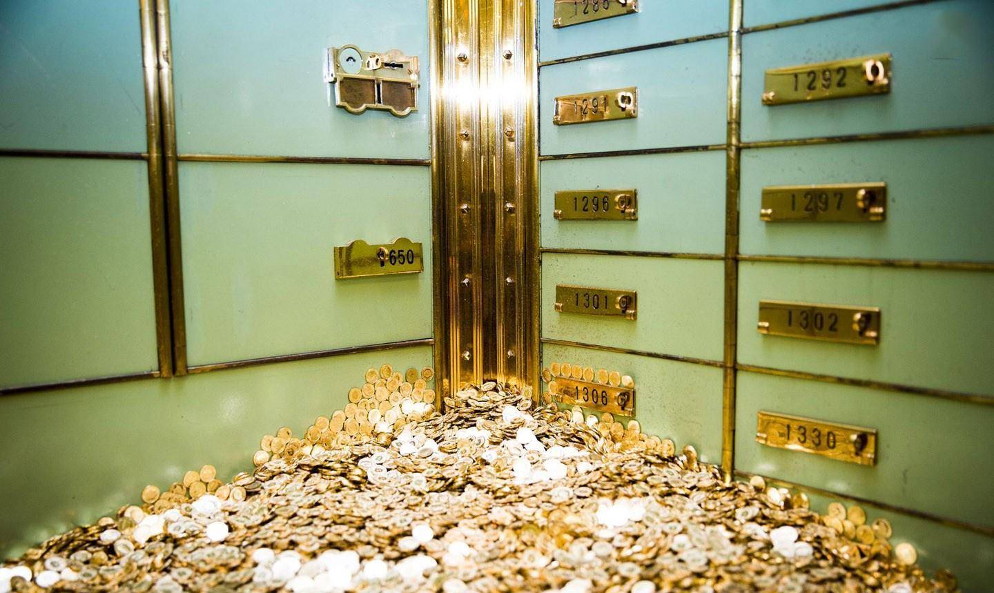 瑞士银行金库虽然美军在萨达姆多座行宫中获取了不少财物,但萨达姆