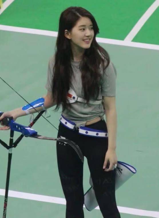 原创不懂赵露思为何80斤被说胖看她穿无痕裤后的腿我懂了