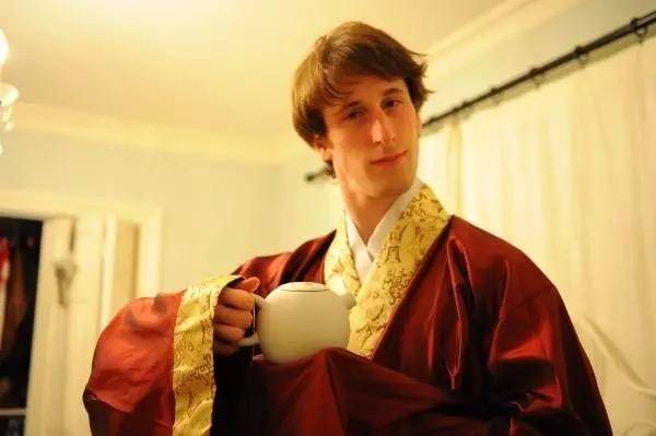 原创外国也有汉服热当外国人穿上中国汉服像是胡人很惊艳