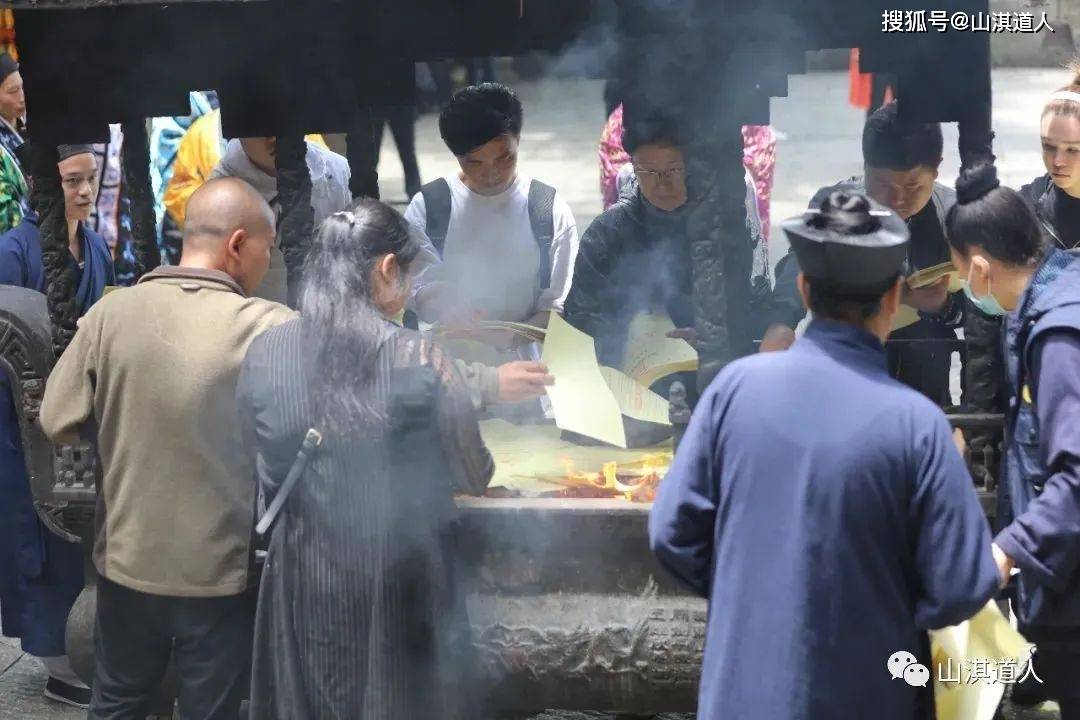 萬道毫光擎帝闕 呂祖乘鑾下瑤階_法會_文昌_功德