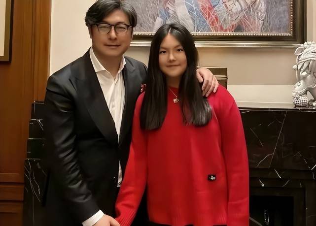 原创王诗龄继承爸爸艺术基因画画拿下国际金奖超牛穿lv比李湘阔气