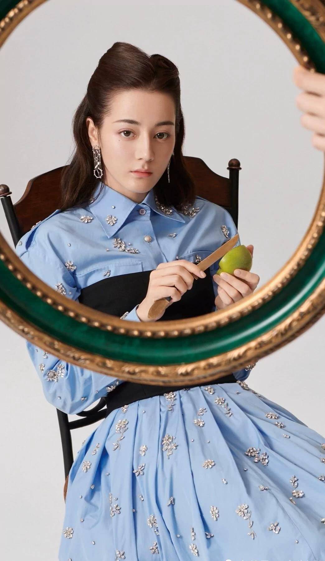 当27岁迪丽热巴穿上韩版校服,扎双马尾甜笑时,美回少女时期_造型_文艺